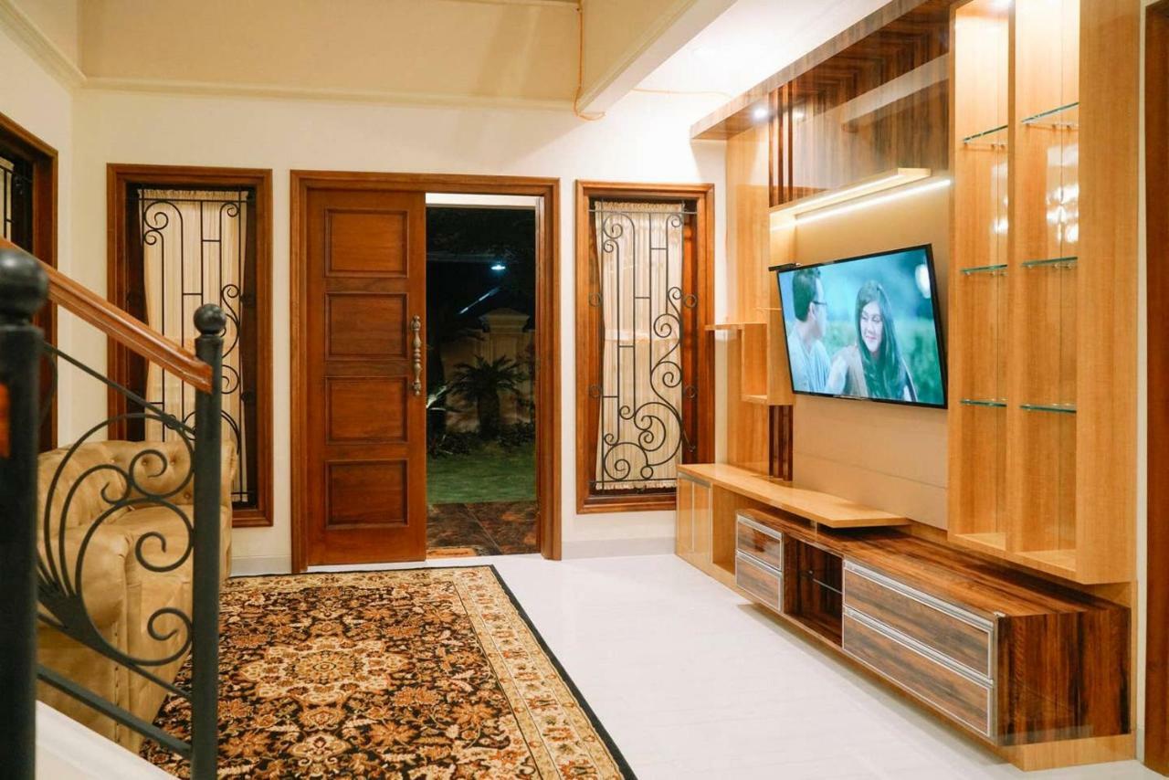 Fernasya House Villa Yogyakarta Bagian luar foto