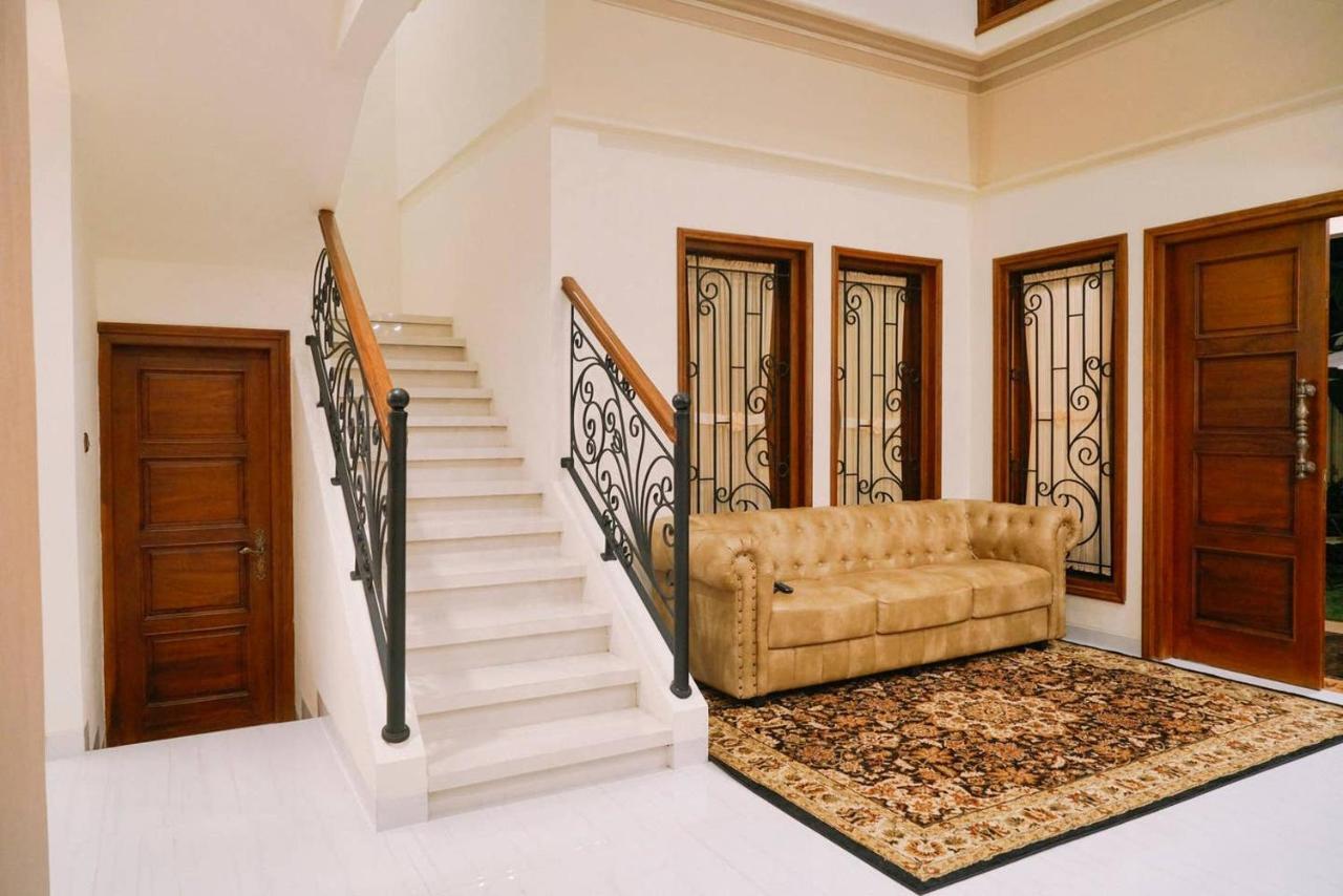 Fernasya House Villa Yogyakarta Bagian luar foto