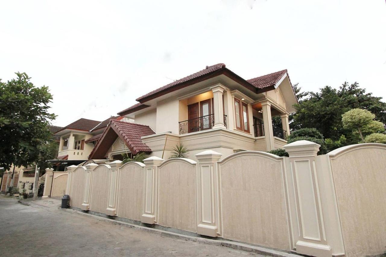 Fernasya House Villa Yogyakarta Bagian luar foto